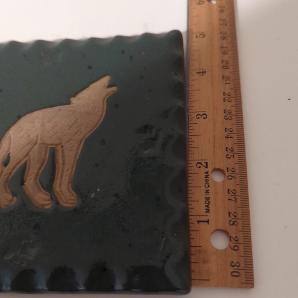 Howling Wolf Coater/tile From Collection Circle Nature Collection Pottery Green - Picture 5 of 14